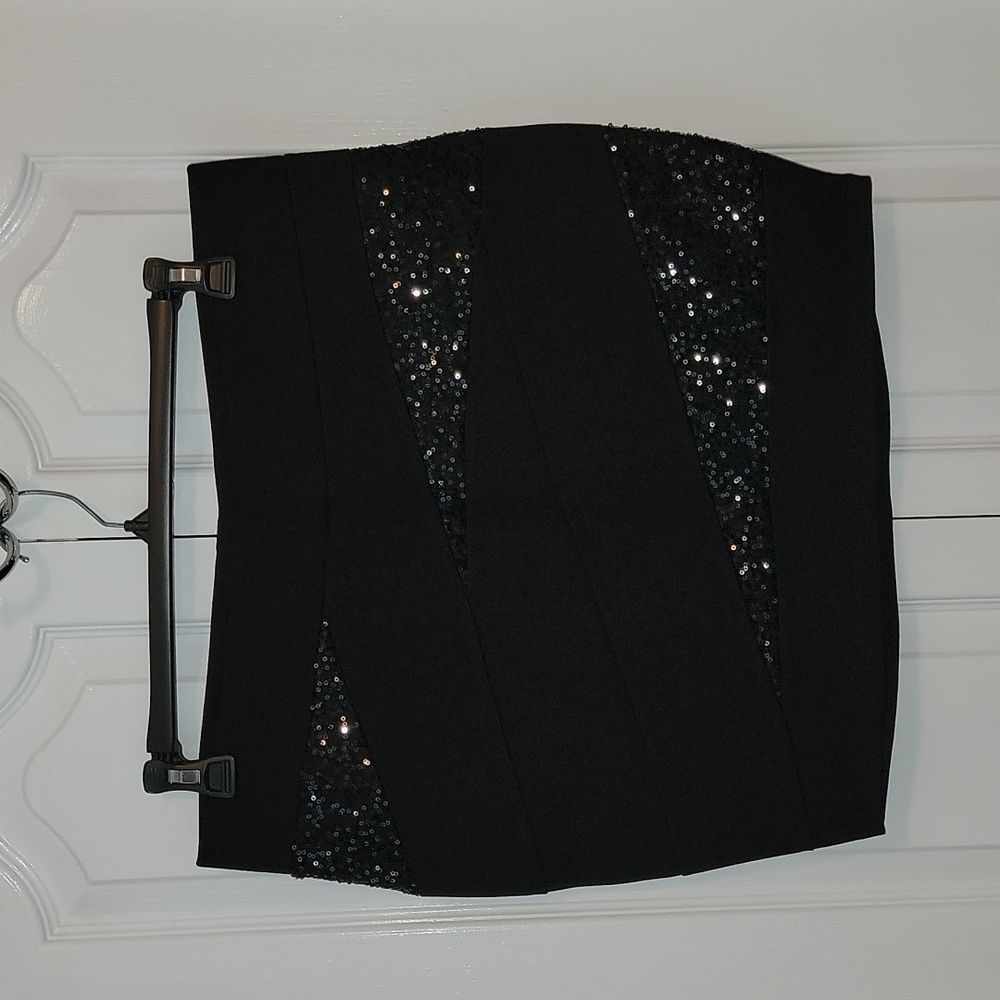 Torrid Size 1 Black Skirt with Sequins